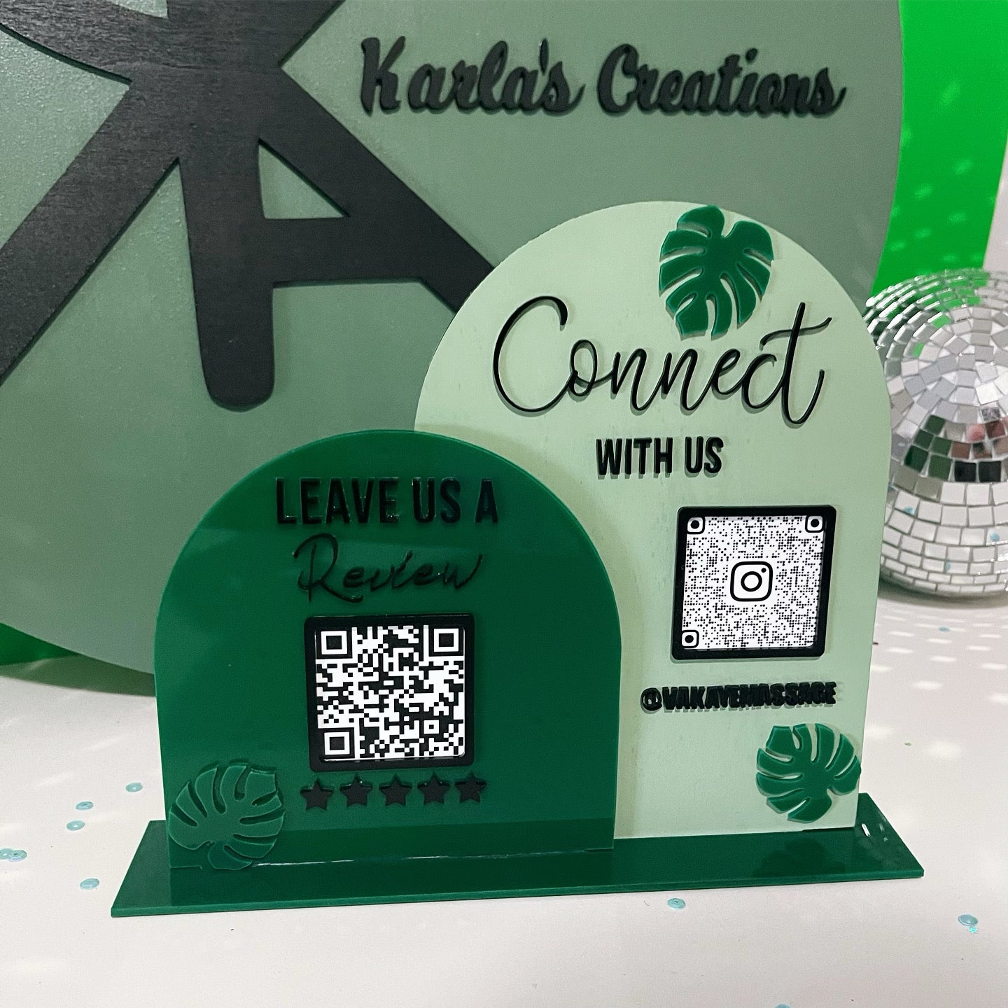 LETRERO CONNECT TO US AND LEAVE US A REVIEW