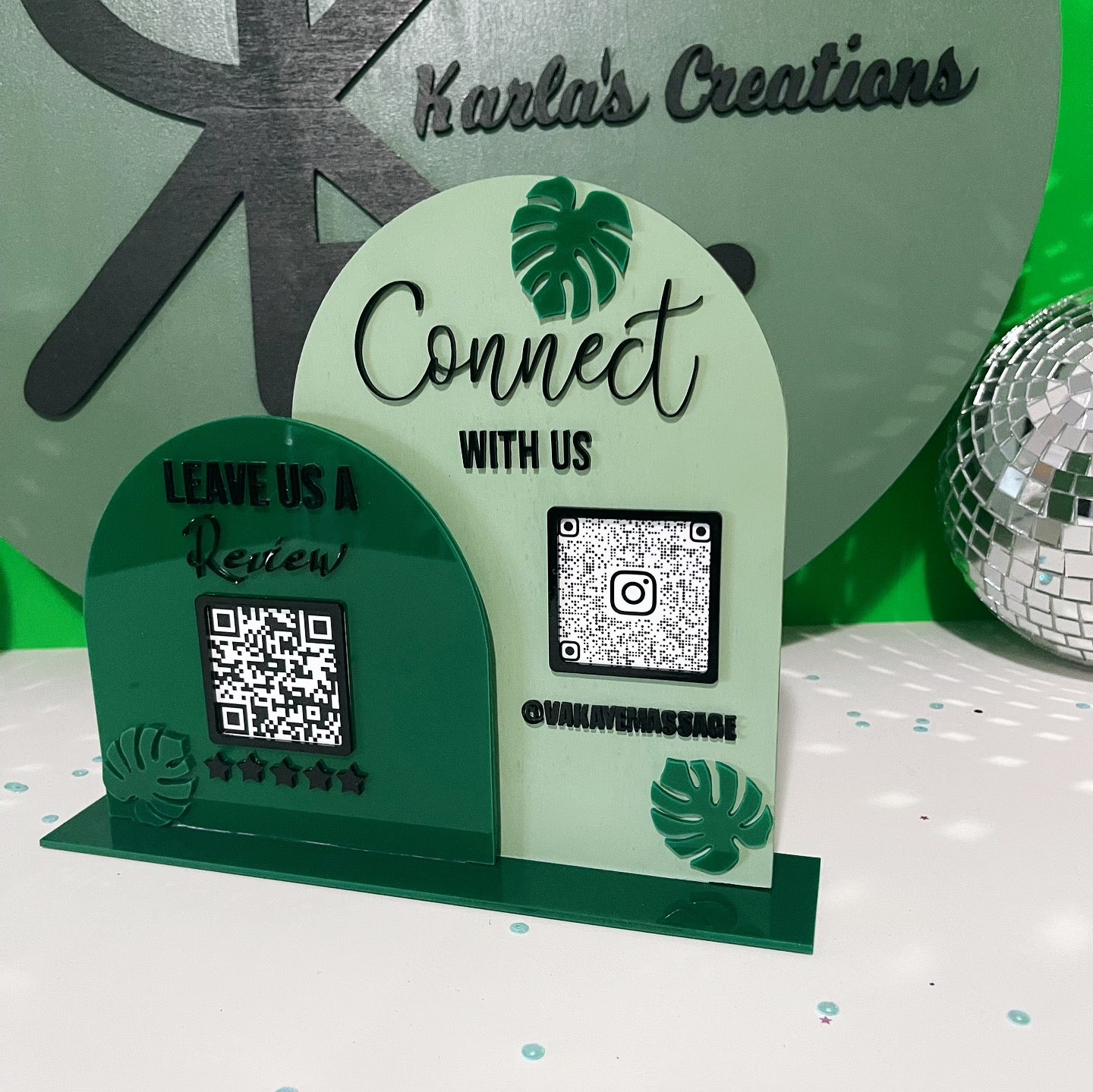 LETRERO CONNECT TO US AND LEAVE US A REVIEW