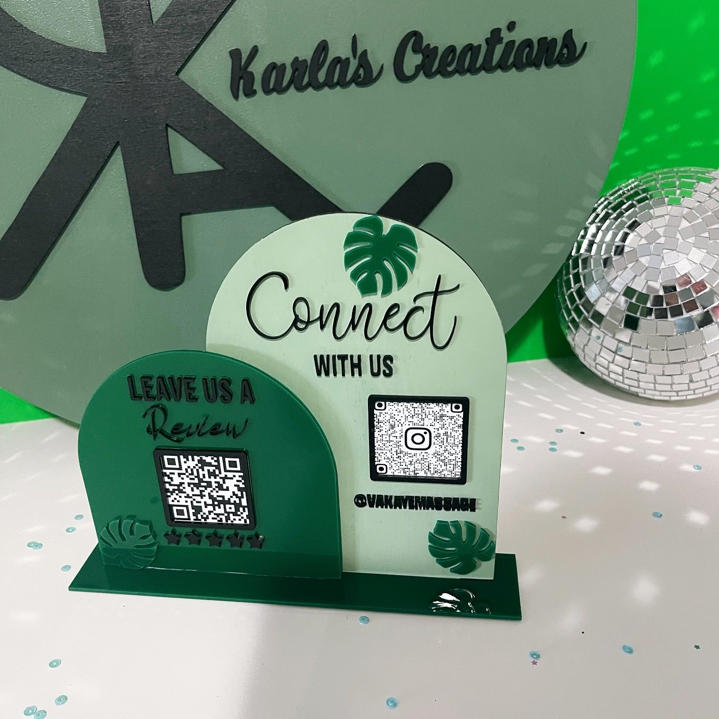 LETRERO CONNECT TO US AND LEAVE US A REVIEW